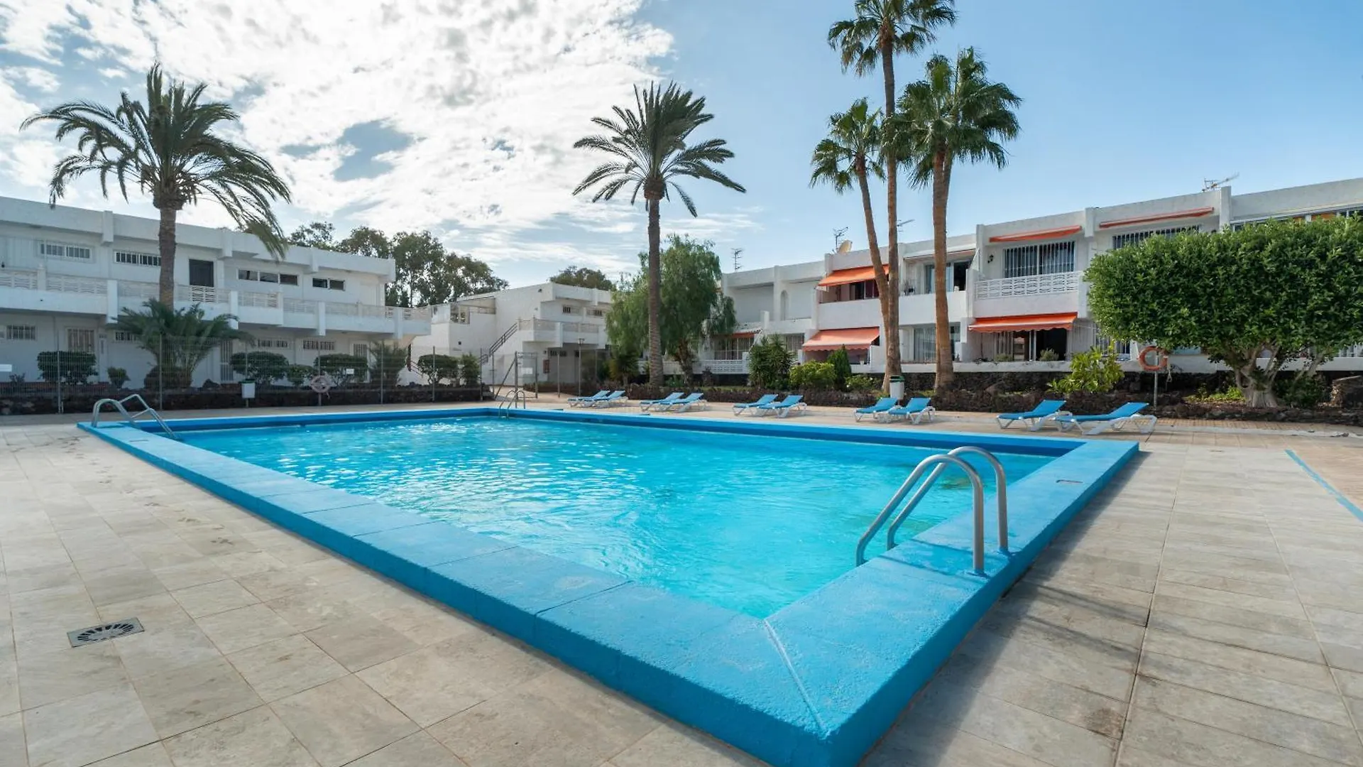 Big 2-Bedroom In Tenerife South Arona